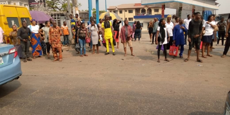 Lagosians Stranded At Bus Stops As Ban On Tricycle, Bike Takes Effect