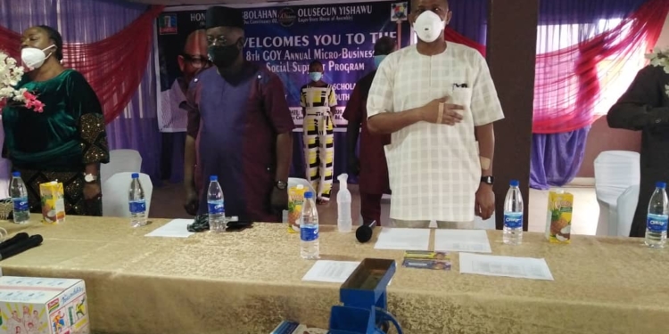 COVID-19 : Lagos Lawmaker Empowers Over 600 Constituents