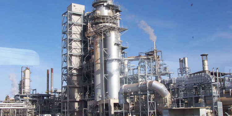 image of an oil refinery. The fractional distillation chamber and other components can be seen in the image