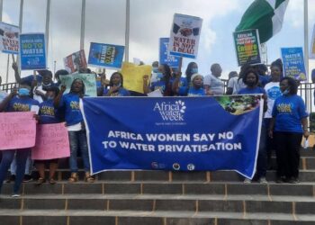 Women Storm Governor’s Office, Demand End to Water Privatization