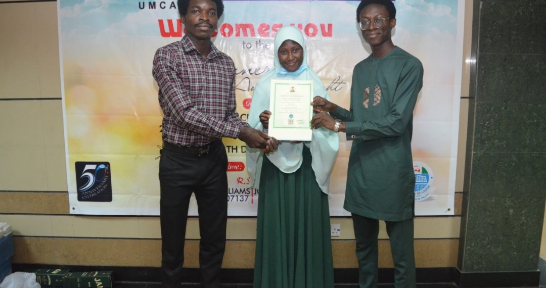 Winners of the Entrepreneurship Competition receiving their certificate