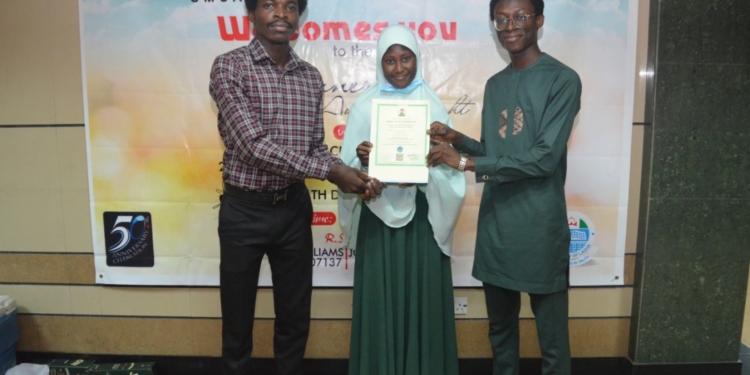 Winners of the Entrepreneurship Competition receiving their certificate