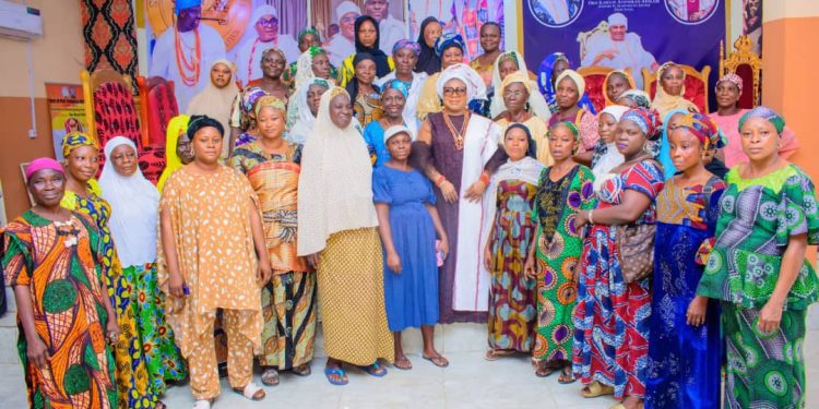 Women Empowerment: Olori Janet Afolabi Gives Traders Interest-Free Loan