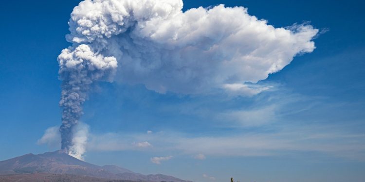CO2 Emission from volcano at Mount Etna not more than man-made CO2 emissions