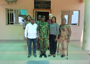 People with disabilities in a group picture