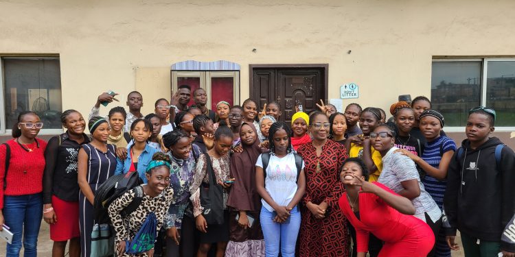 People in a group picture