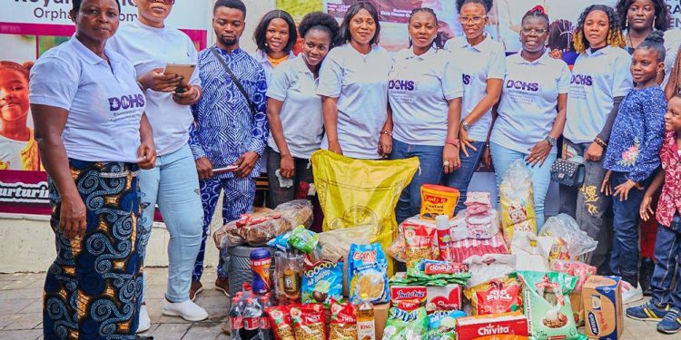People in a group picture at the orphanage home