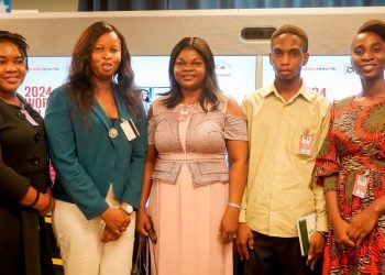 People in a group picture.