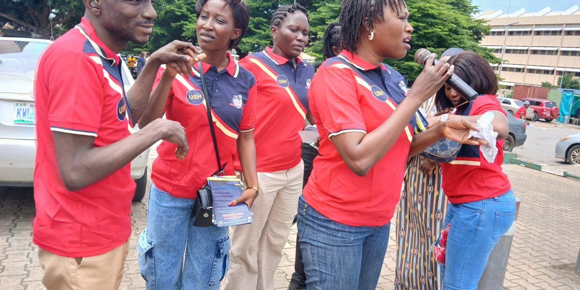 People in a group picture.