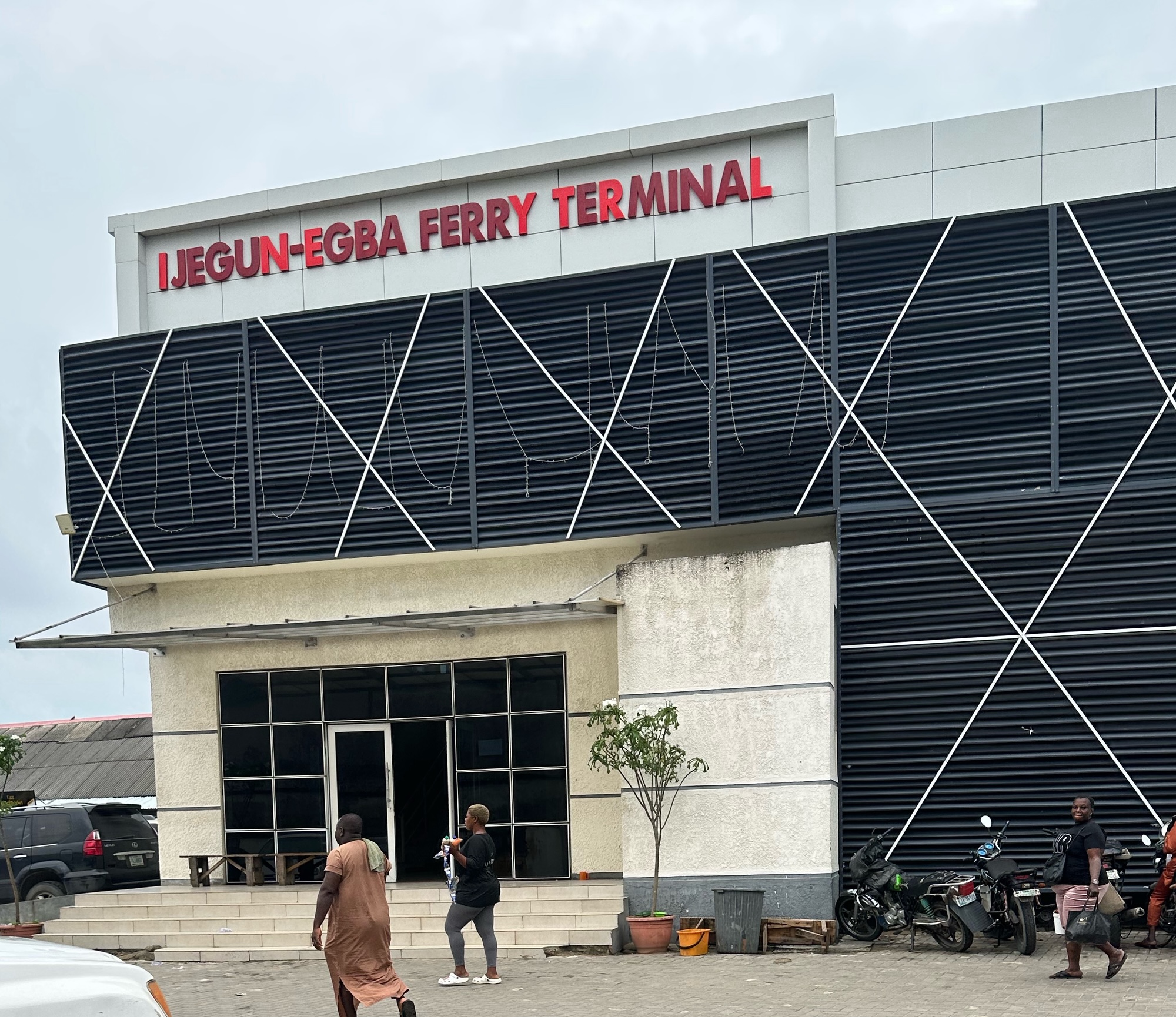 Image of the front view of a buiding