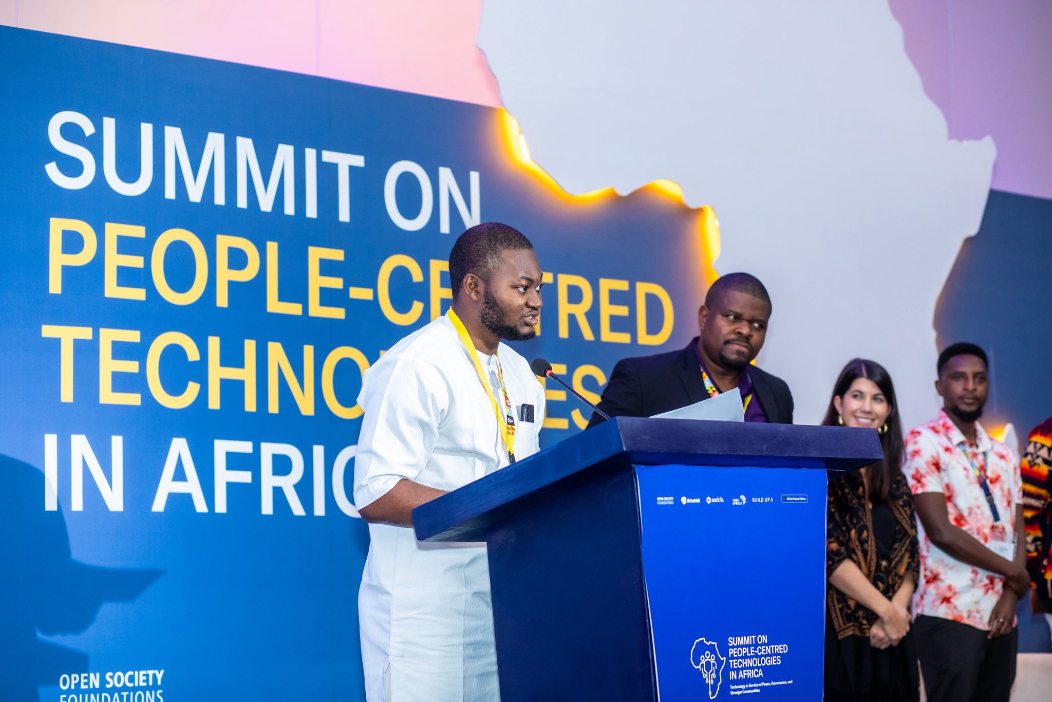 Mustapha Lawal, Programme Manager, FactCheckAfrica, receiving the award in Nairobi. Photo source: FactCheckAfrica.